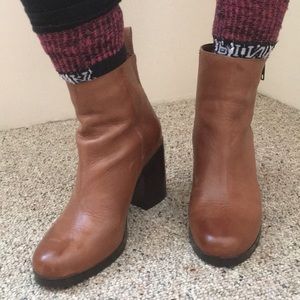 Mint Condition boots with heals